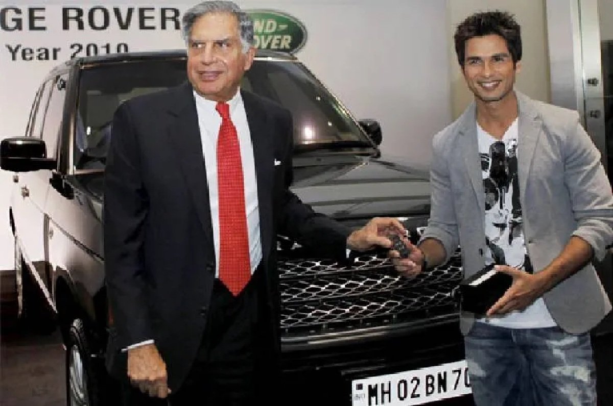 Shahid Kapoor's Range Rover being presented by Ratan Tata