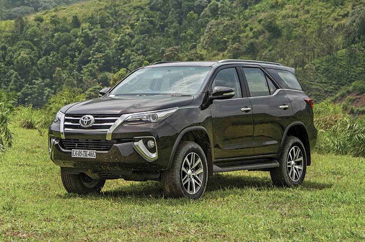 toyota fortuner front three quarters