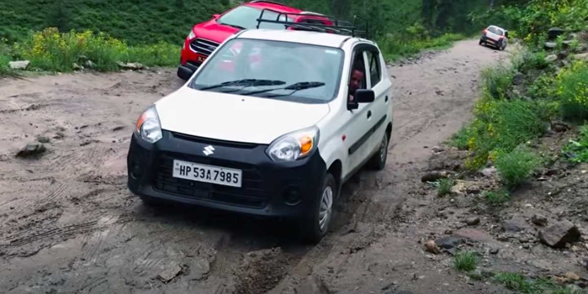 Maruti Alto EFFORTLESSLY Beats Ford EcoSport On Slippery Road