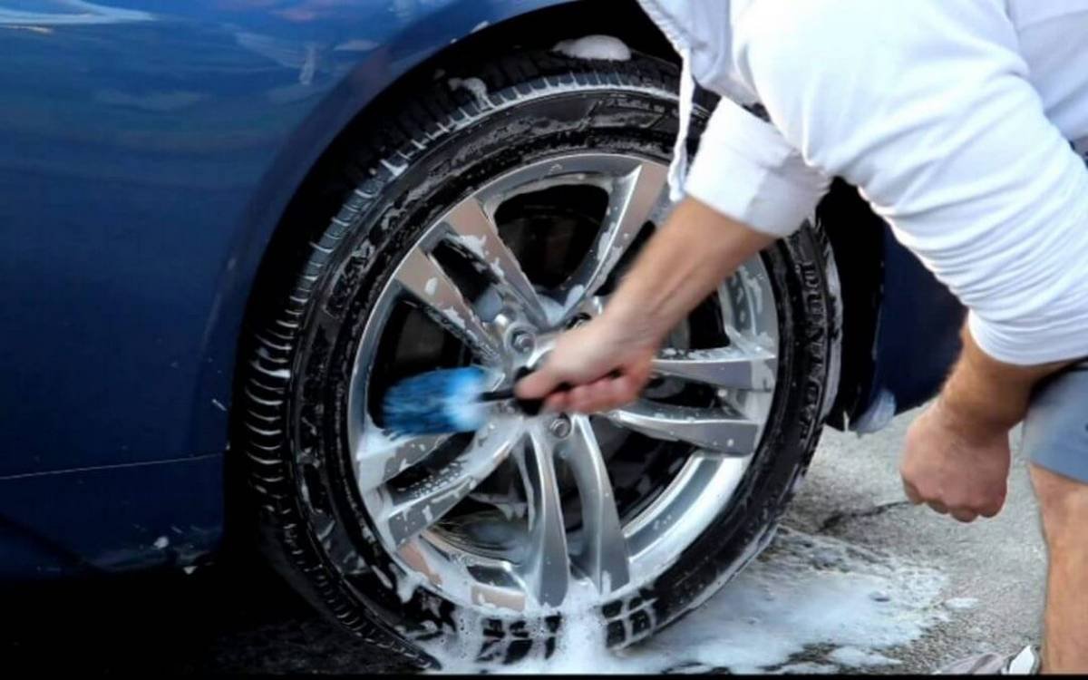 washing car wheels