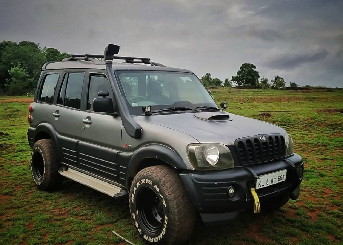 Old Mahindra Scorpio Modified To Tame Fortuners In The Wild