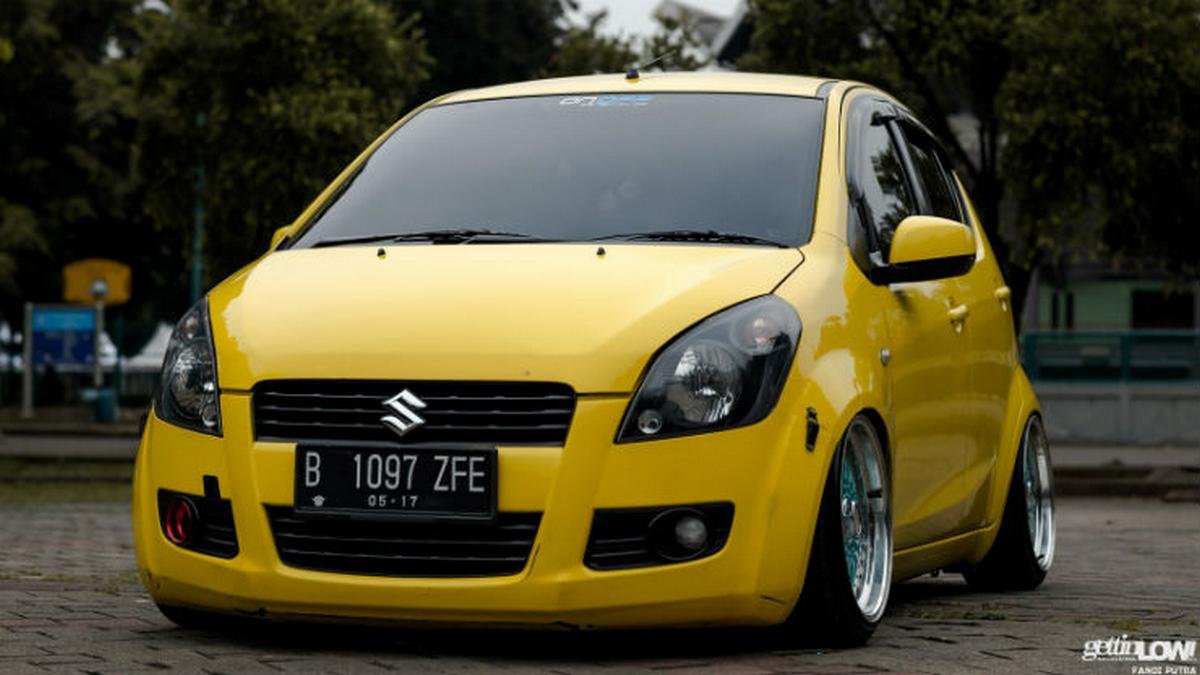 yellow modified ritz car front angle