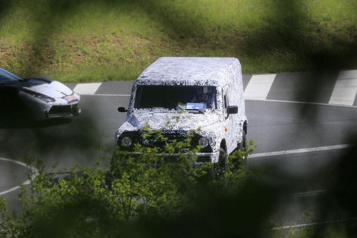 BMW-Powered Land Rover Defender Snapped For The First Time