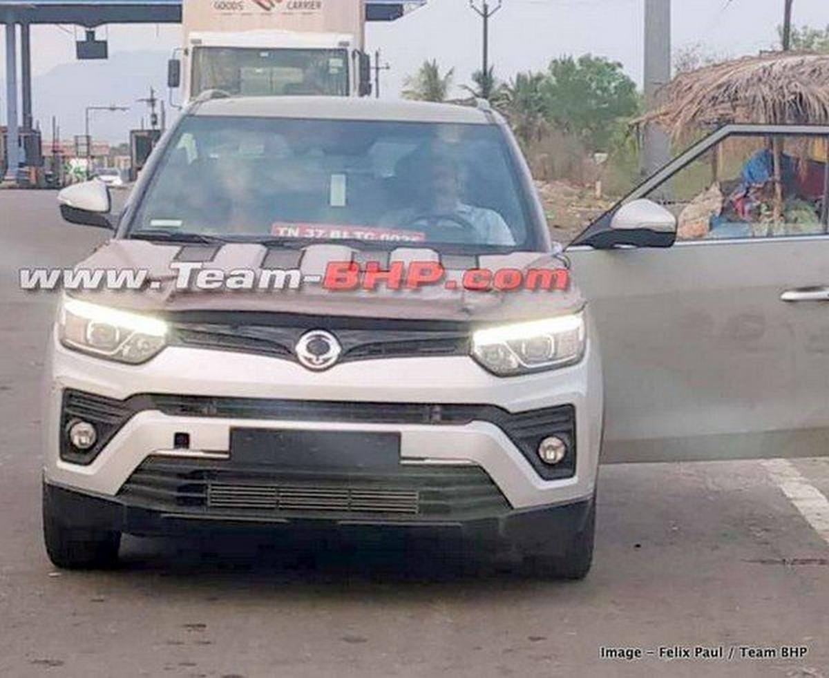 2020 Ssangyong Tivoli white front angle