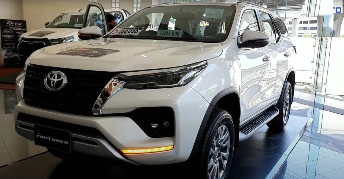 Front-side-view-of-new-Toyota-Fortuner