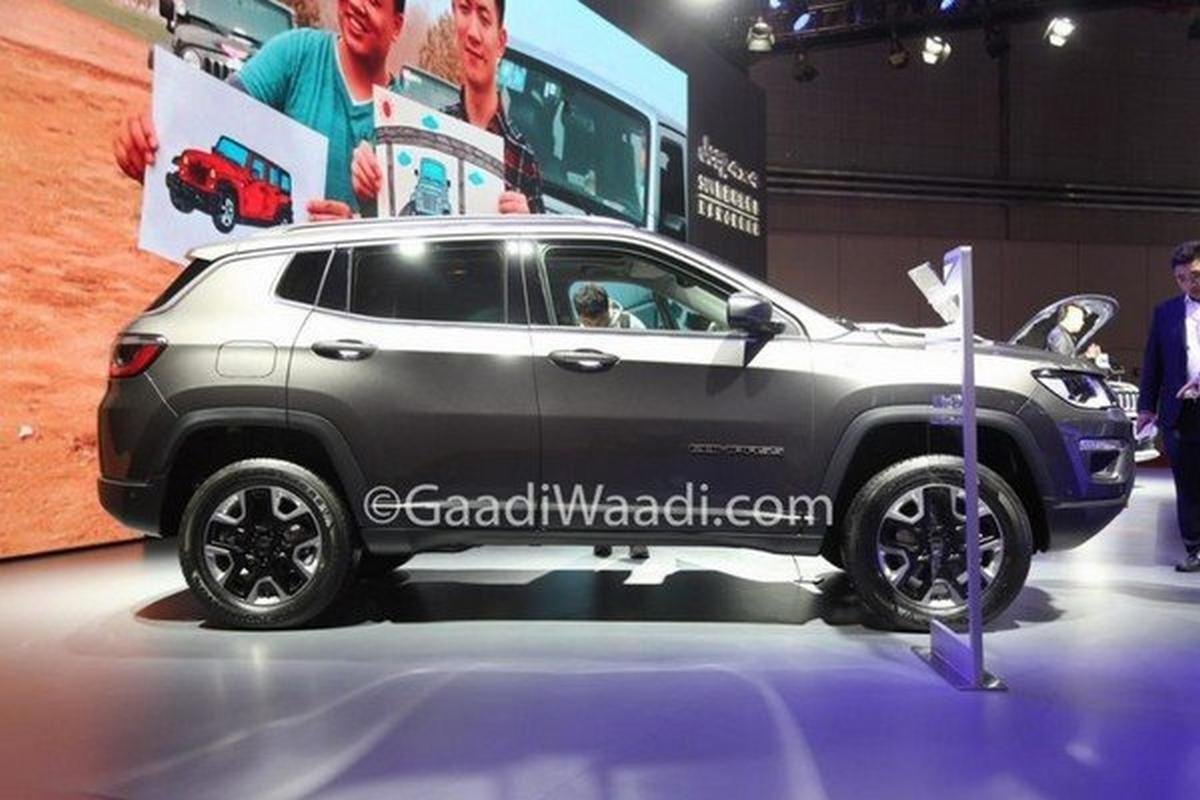 jeep compass trailhawk grey side profile