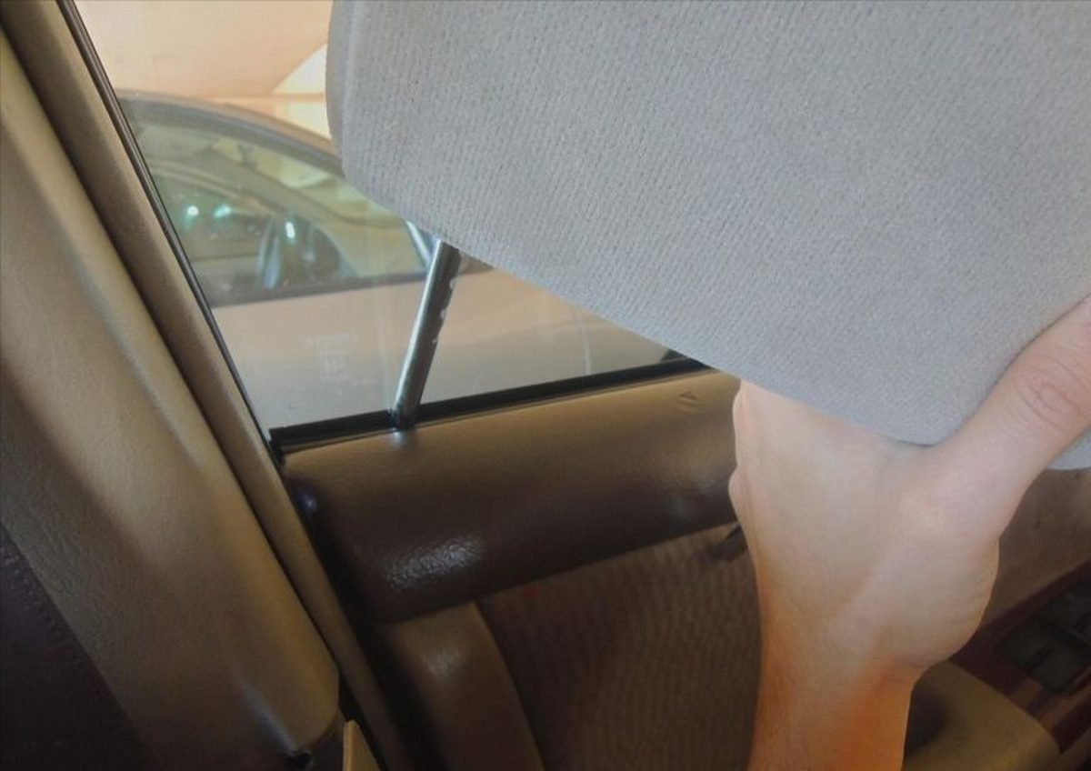 headrest-used-to-break-the-glass