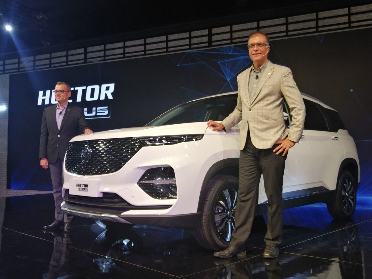 mg hector plus three quater front