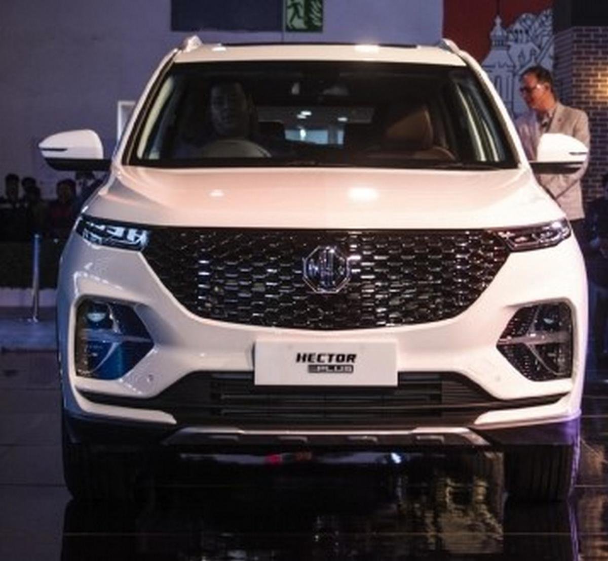 mg hector plus front angle