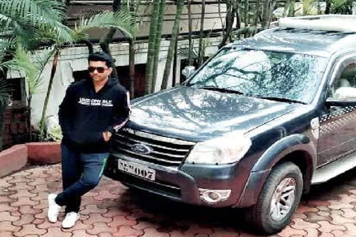 Man sells Ford Endeavour to buy and distribute free oxygen tanks