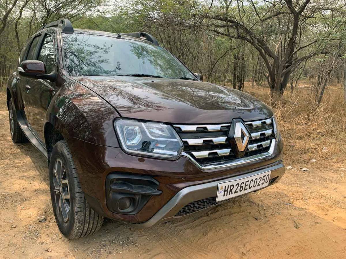 renault duster front three quarters