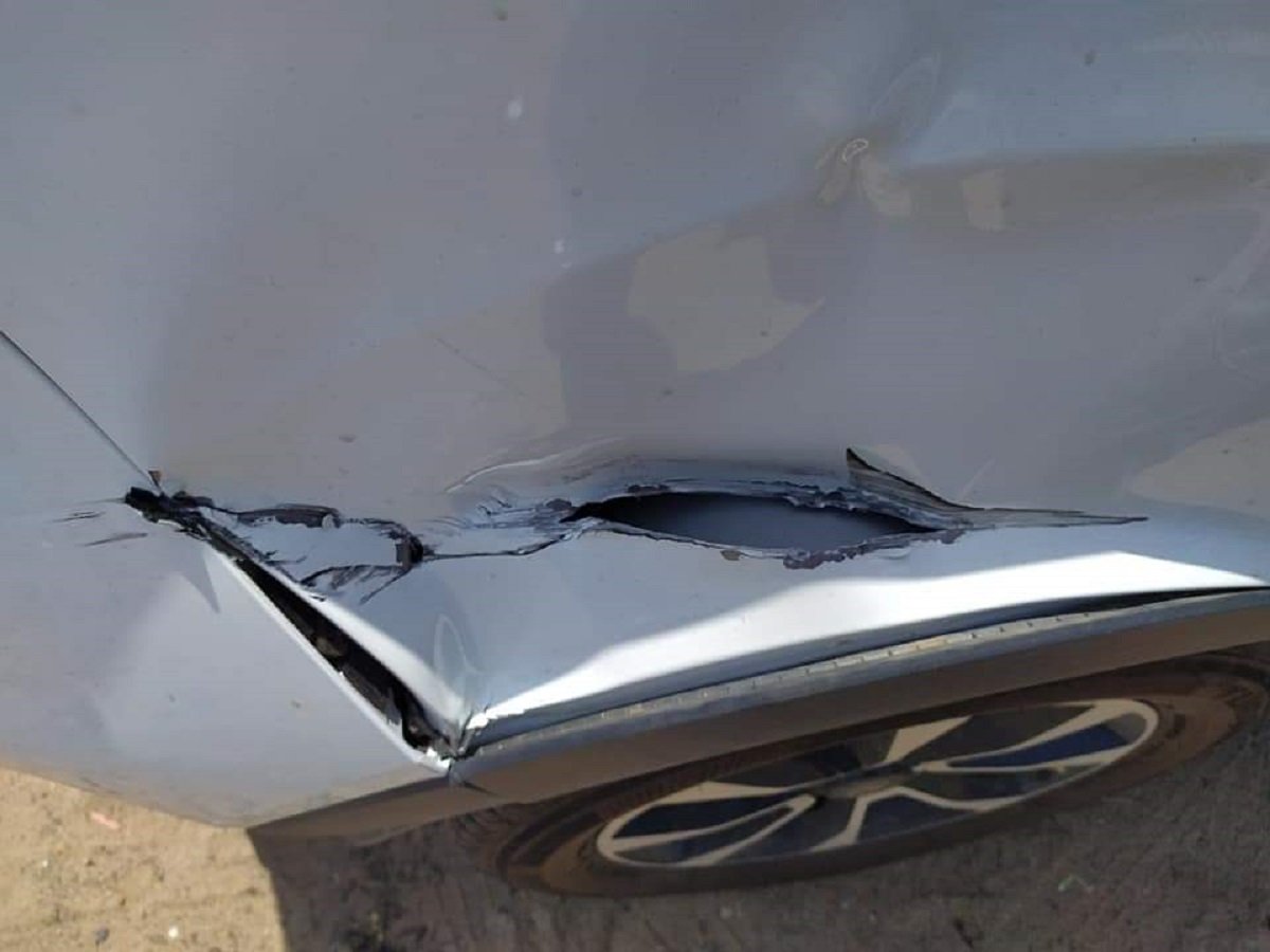 Tata Nexon Crashes In To Truck, Gets Punctured Rear Fender