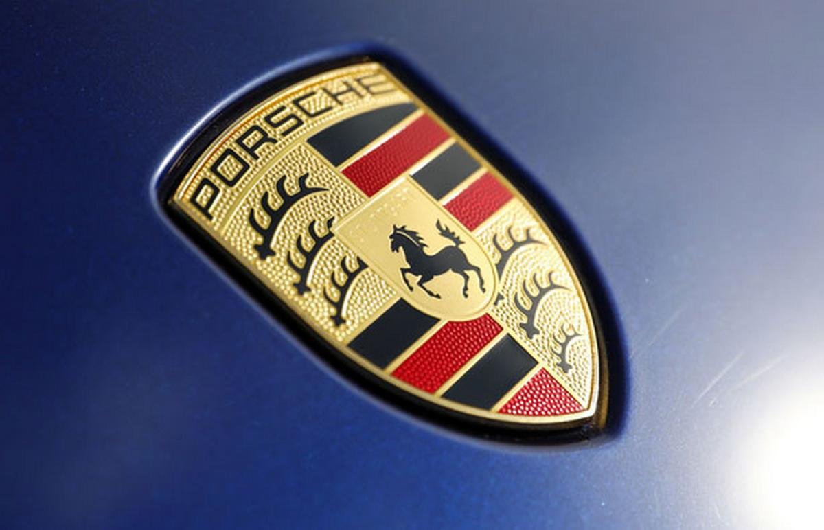 car logos with horse- porsche taycan emblem image