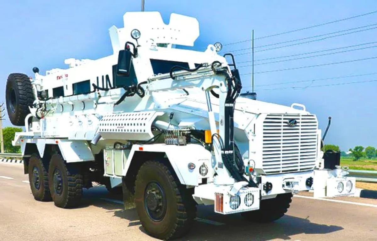 mahindra defence vehicle
