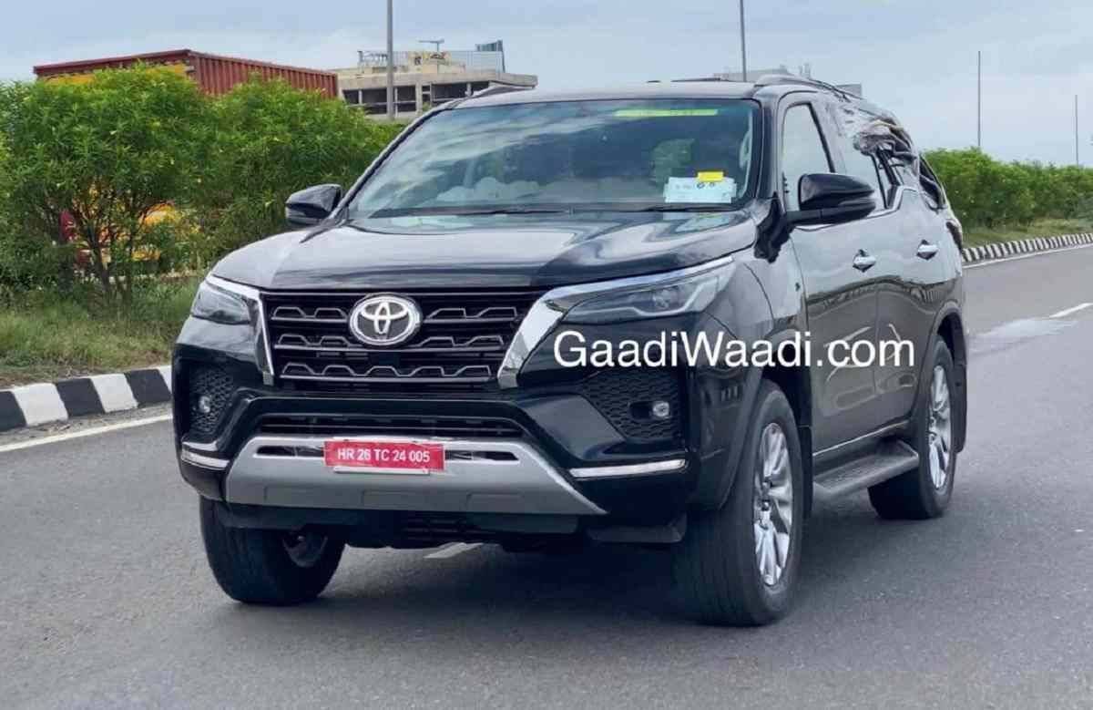 toyota fortuner facelift spied front three quarters