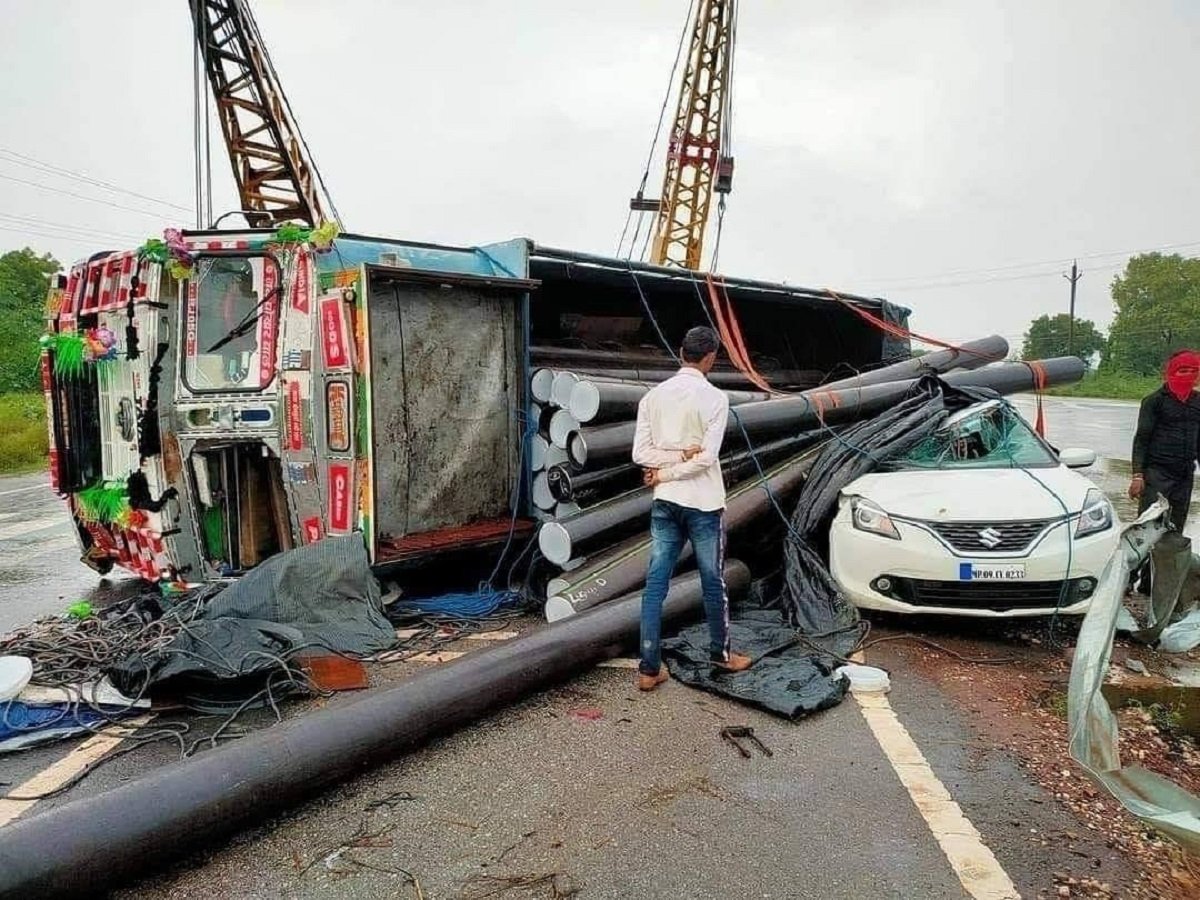 Maruti Baleno (2-star NCAP) Crushed Under Truck, All Occupants SAFE