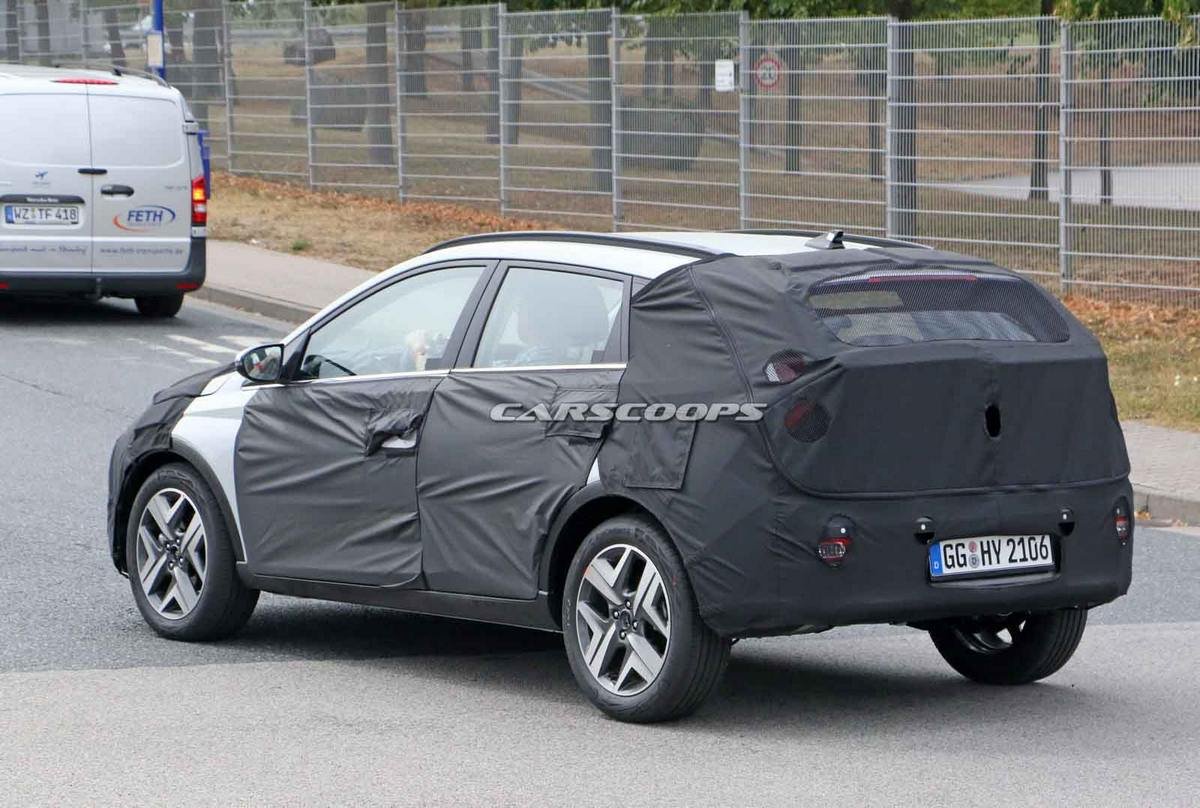 Rear-side-view-of-the-new-crossover-hatchback