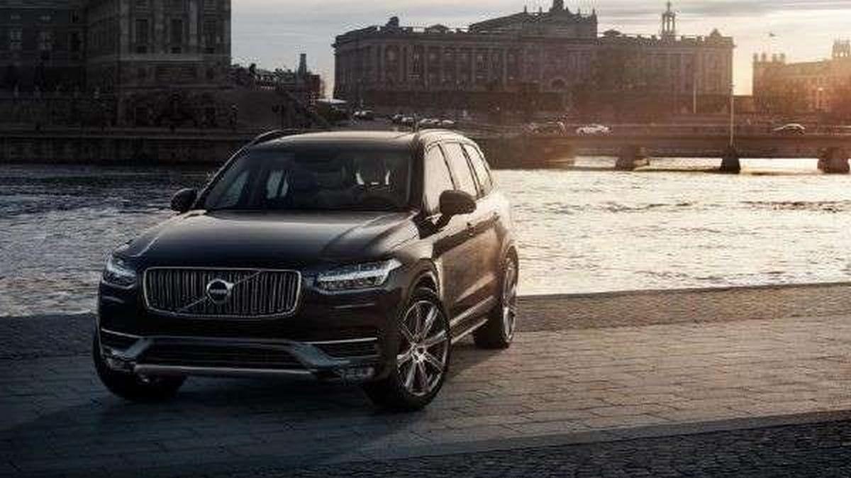 three-seater Volvo XC90 brown angular look