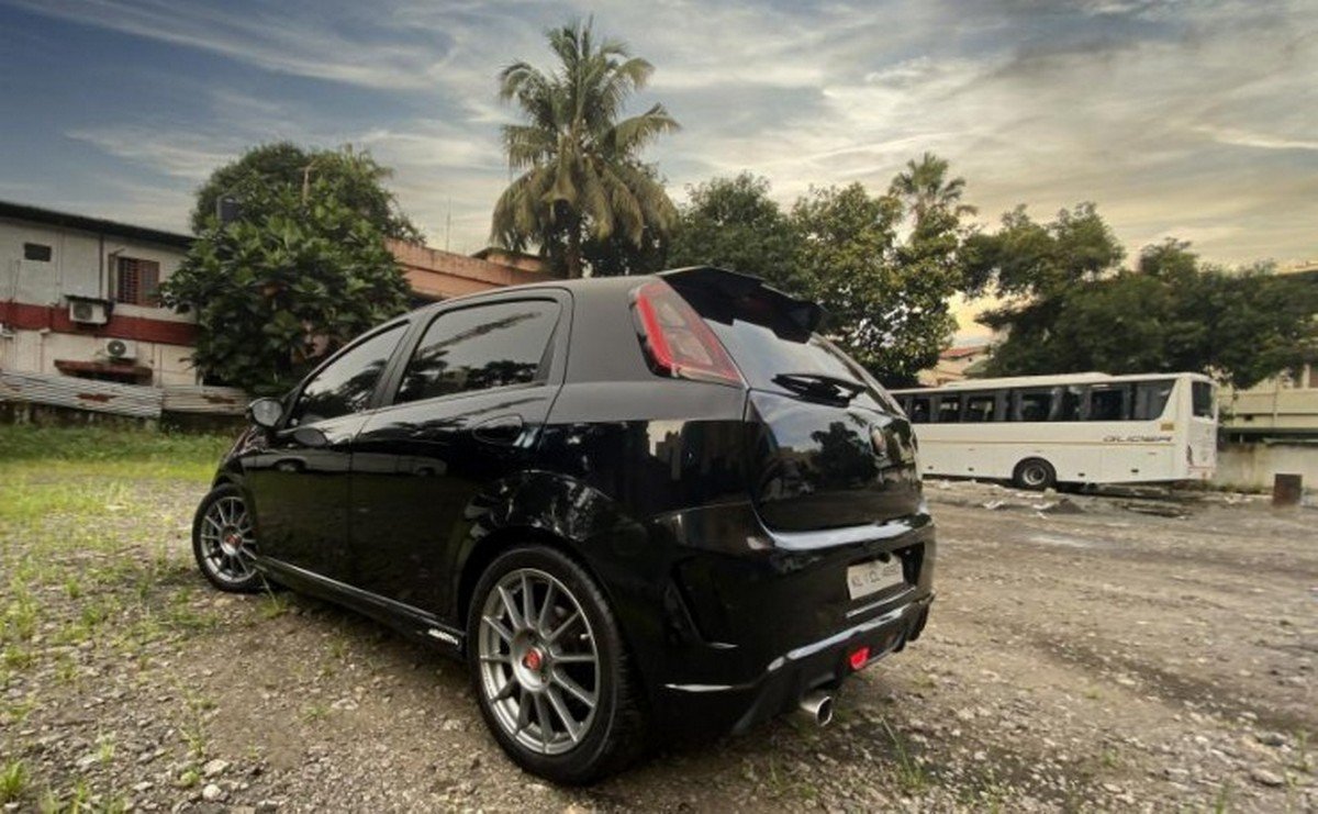 Fiat-Abarth-Punto-rear-side