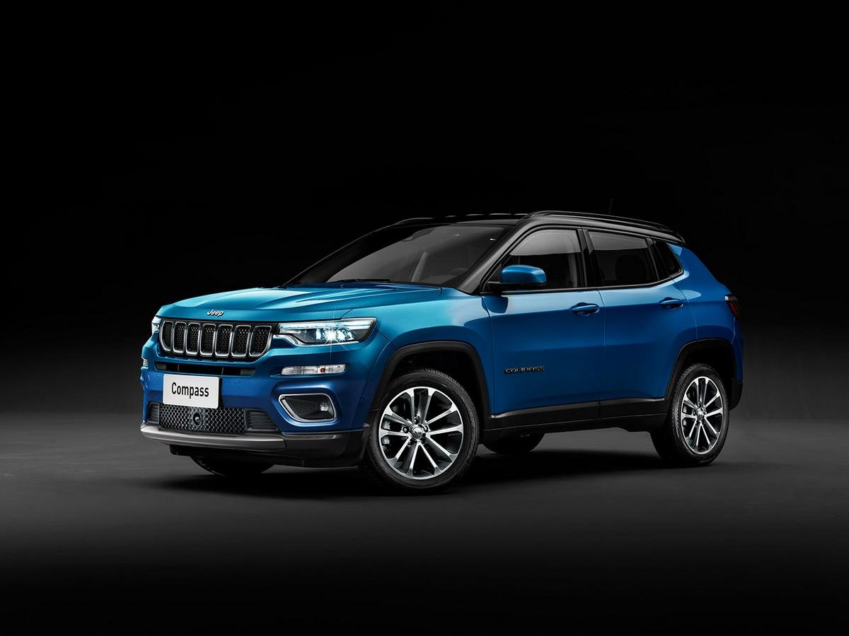 2021 jeep compass facelift render front three quarters