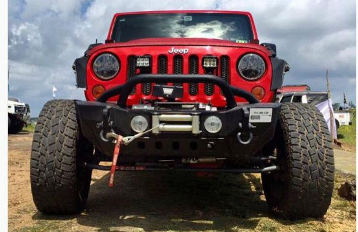 modified jeep wrangler front view
