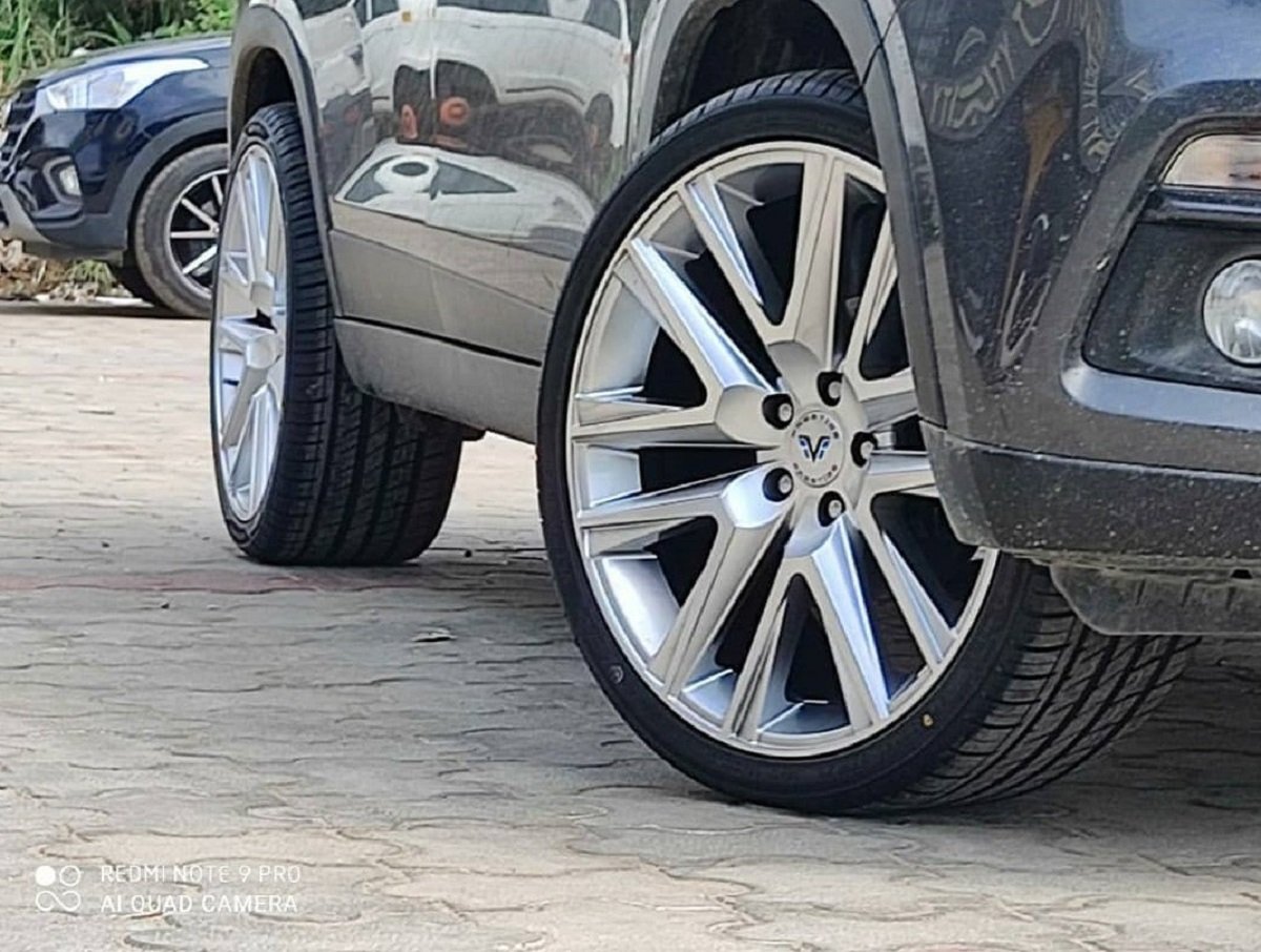 Maruti Vitara Brezza Looks Dapper With Gigantic 20-inch Alloy Wheels