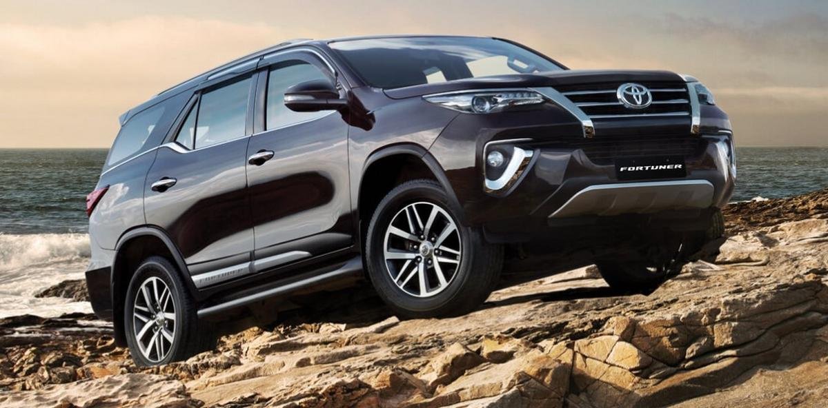 toyota fortuner front three quarters