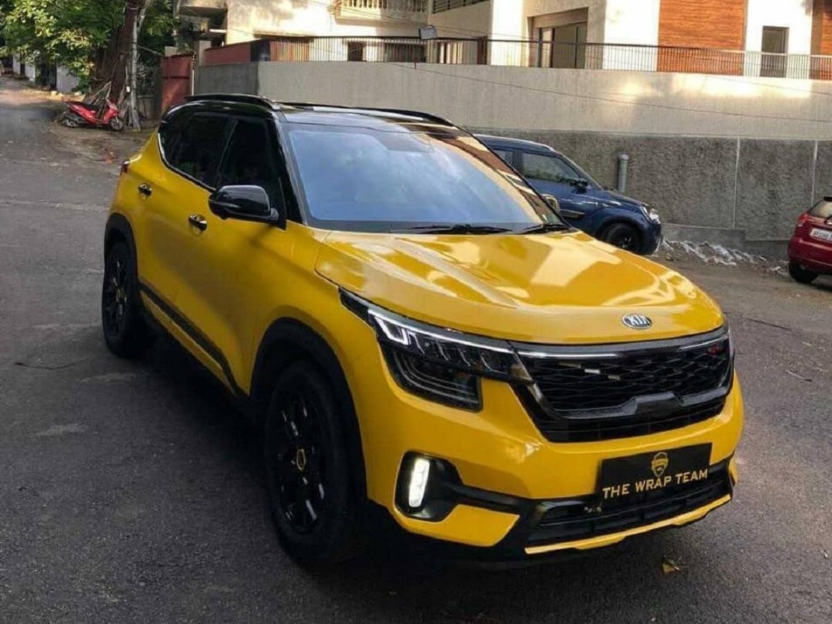 This Yellow Wrapped Kia Seltos is an Attention Magnet