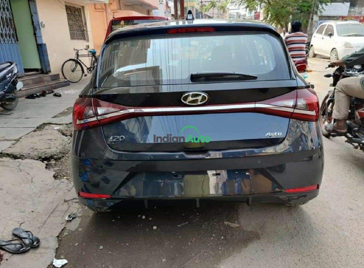 New Hyundai i20 Spotted in Starry Night Paint Job, Before its Launch on November 5