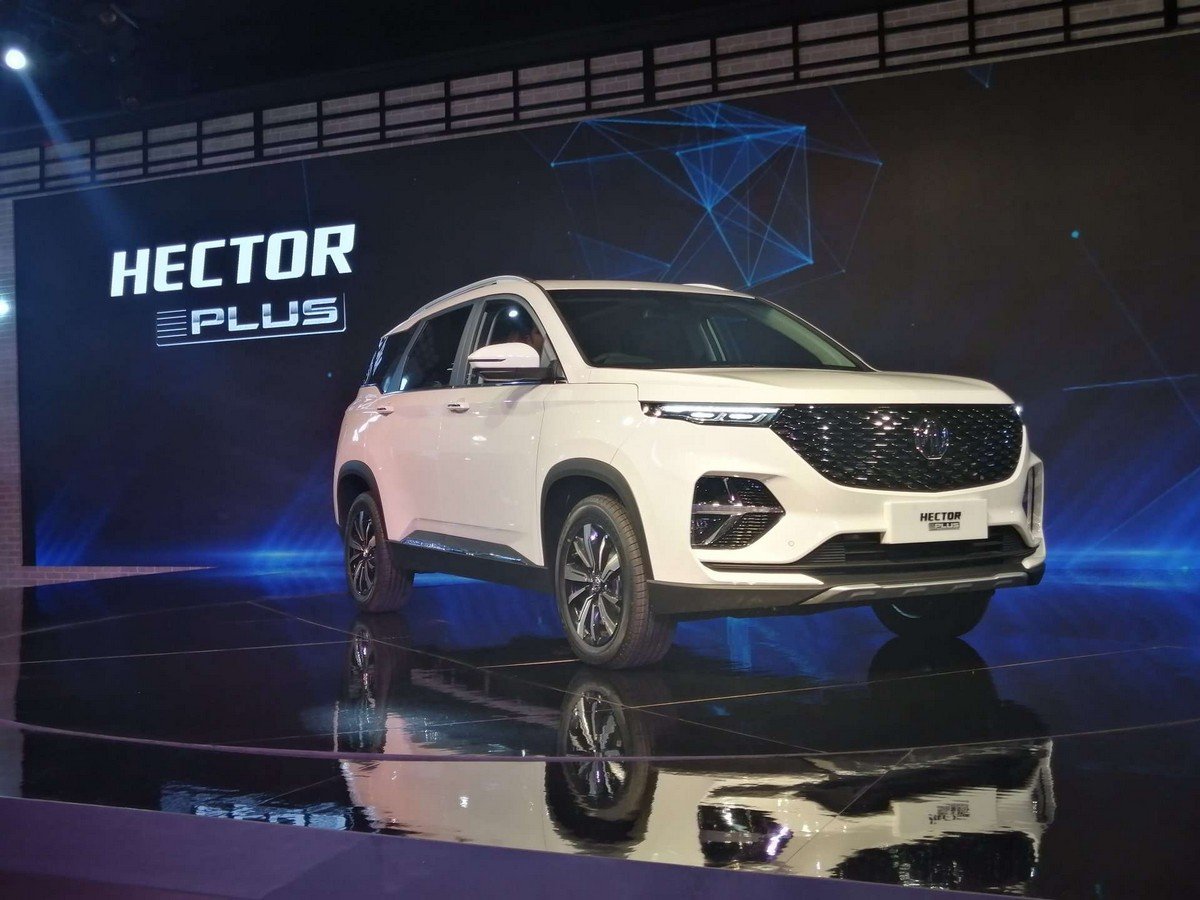 mg-hector-plus-front-three-quarters-right-side-