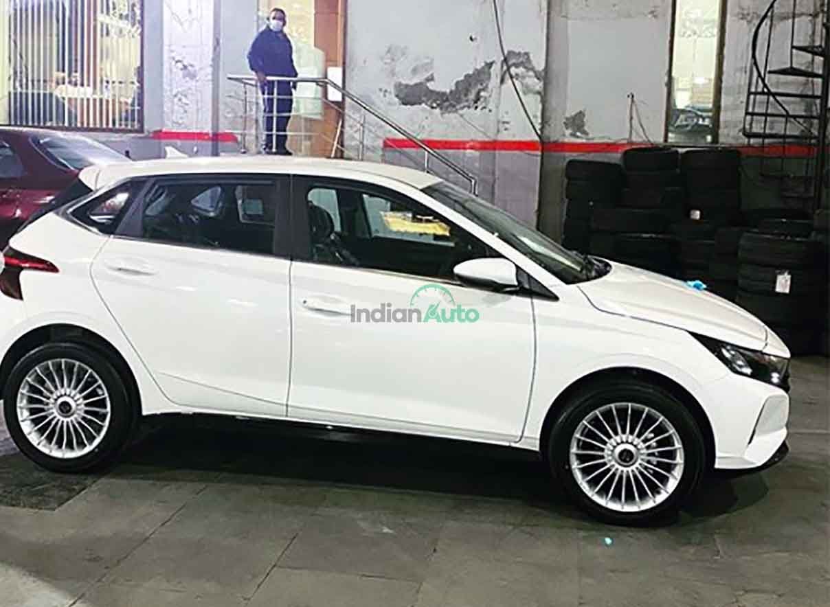 First-ever New Hyundai i20 with Aftermarket 17-inch alloy wheels