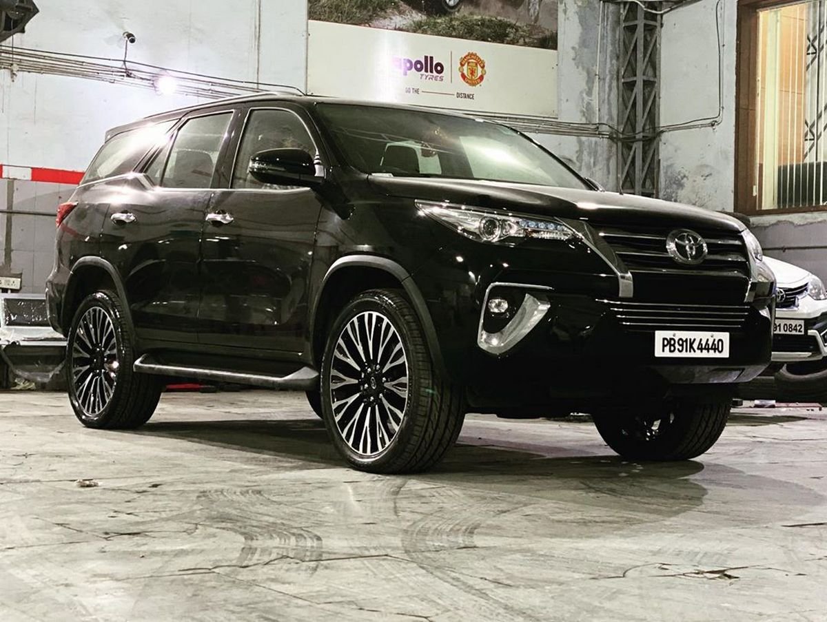 Front-side-look-of-Toyota-Fortuner