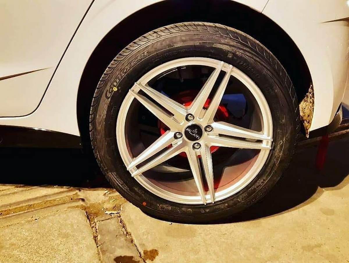 side-look-of-the-Hyundai-i20-alloy wheels