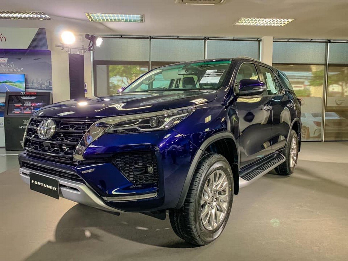 2021 toyota fortuner front three quarters