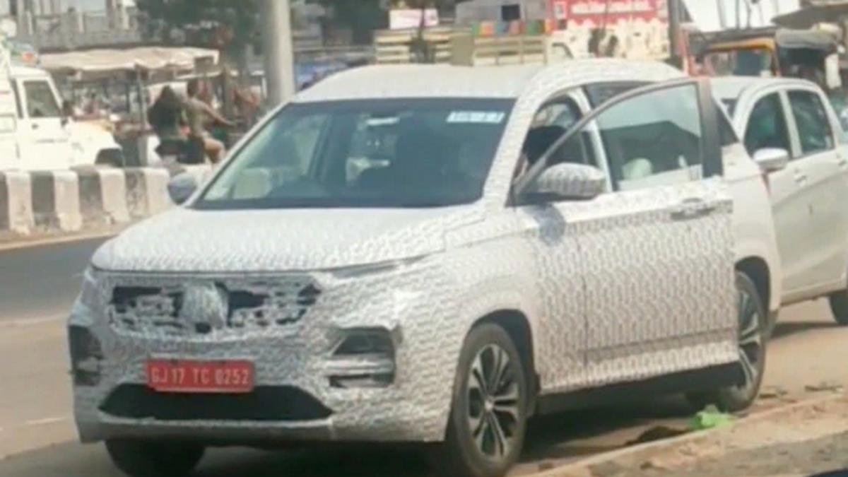 mg hector spy image front three quarters