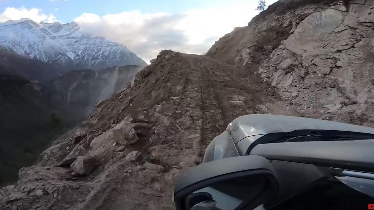 tata nexon off-roading driving mountain roads