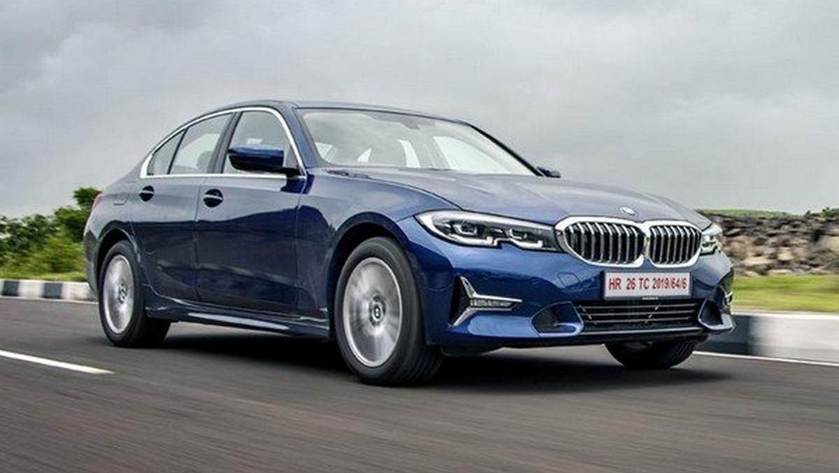 2019 bmw 3 series blue front angle