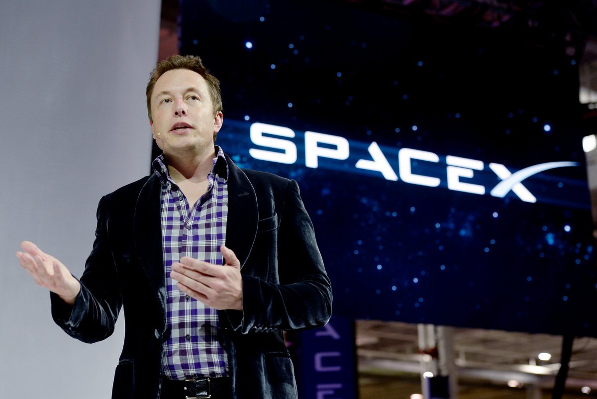Front-look-of-Elon-Musk