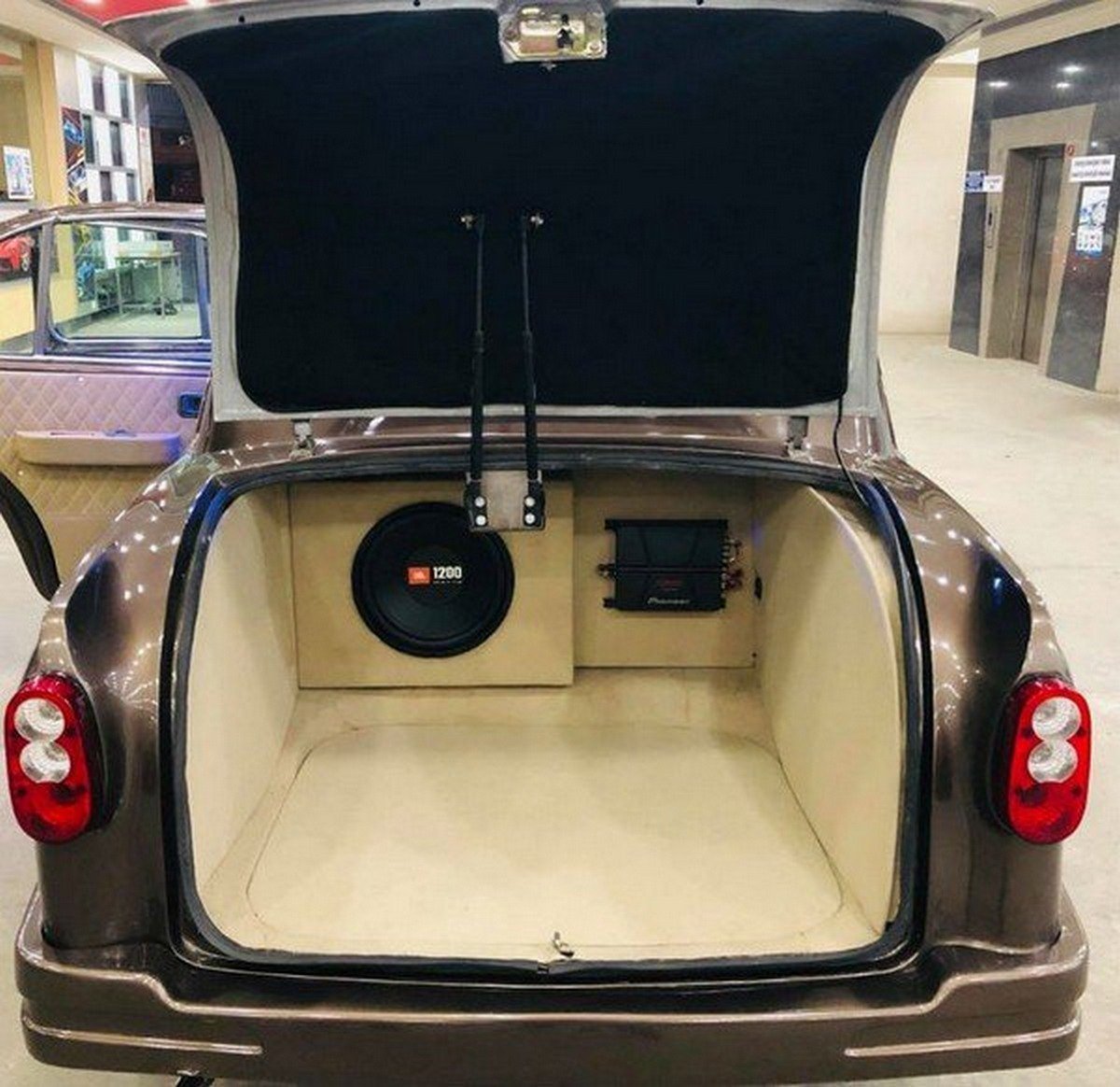 modified Ambassador boot trunk