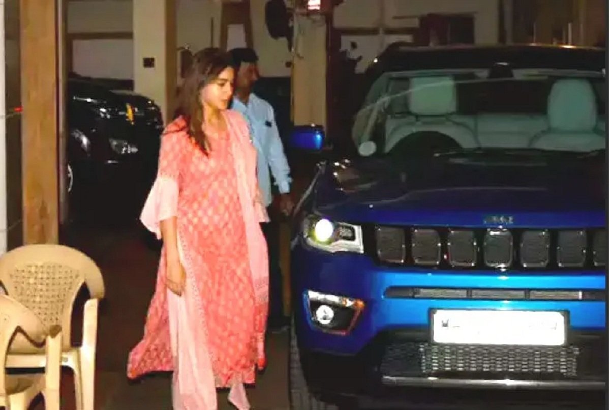 Bollywood Actresses with Jeep Compass - Sara Ali Khan