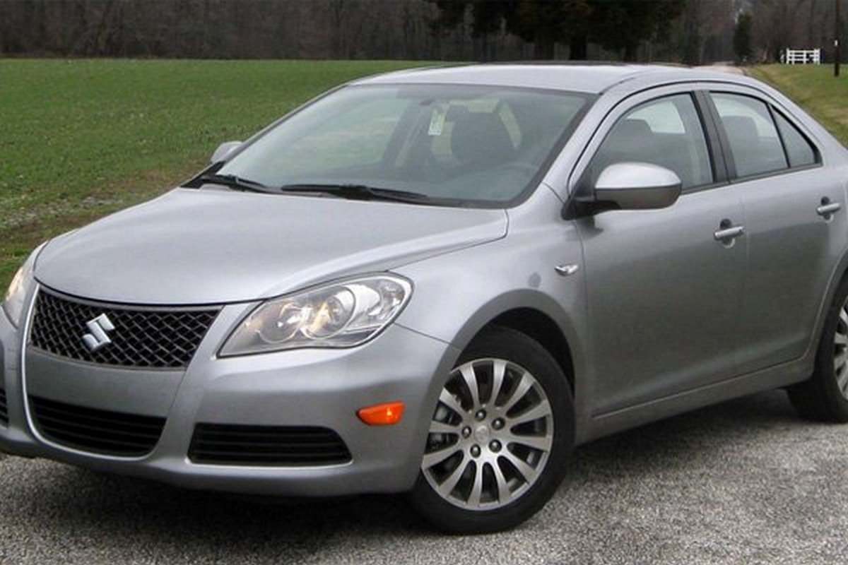 a silver Maruti Suzuki Kizashi