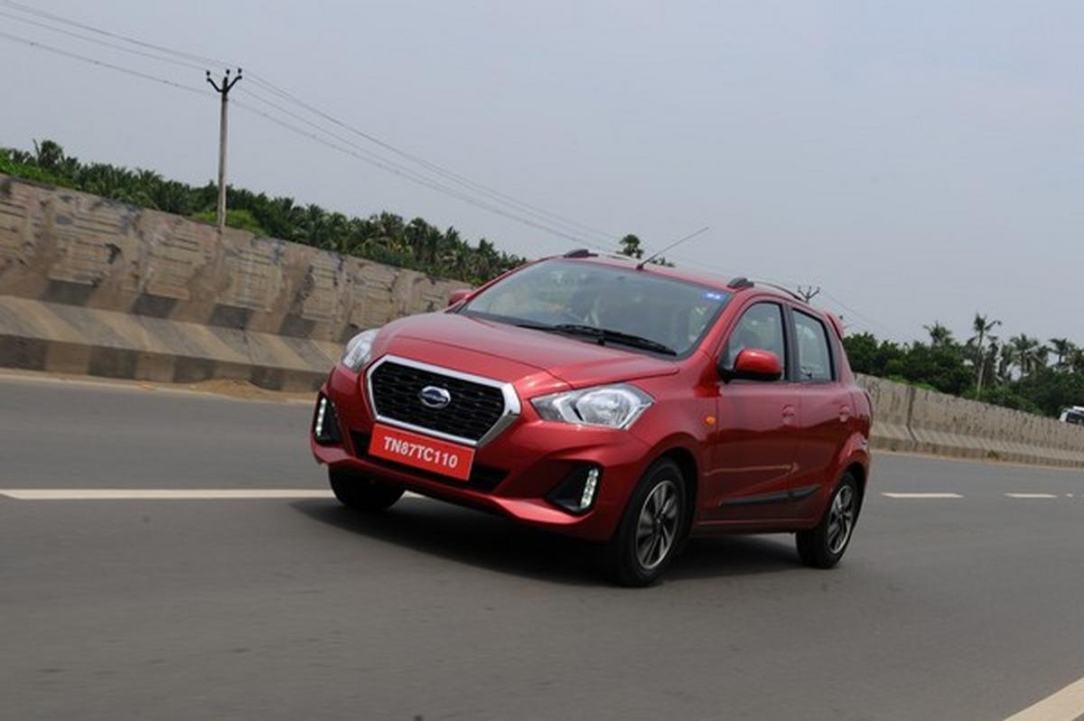 2019 datsun go cvt red front angle