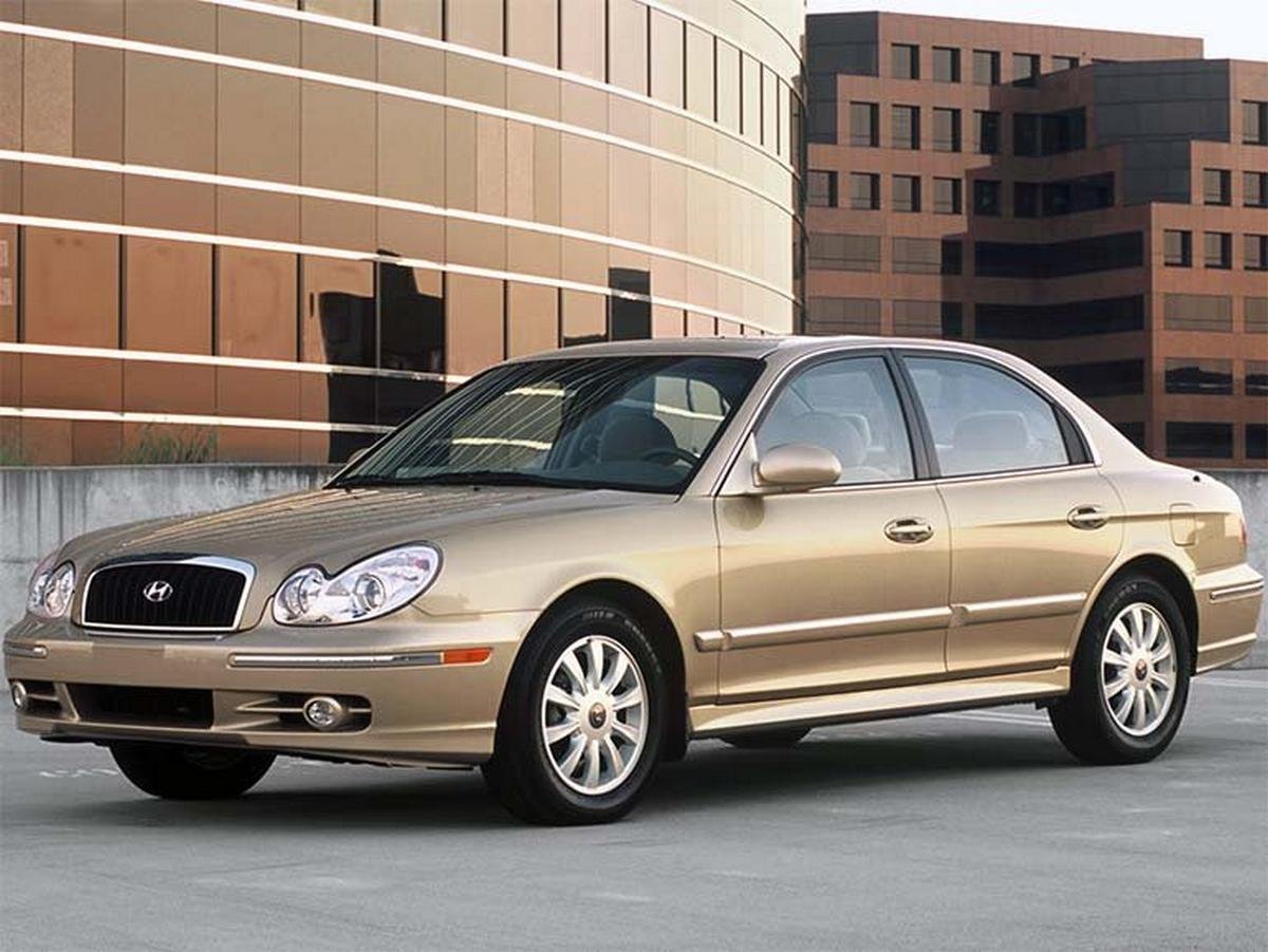 hyundai sonata gold front view