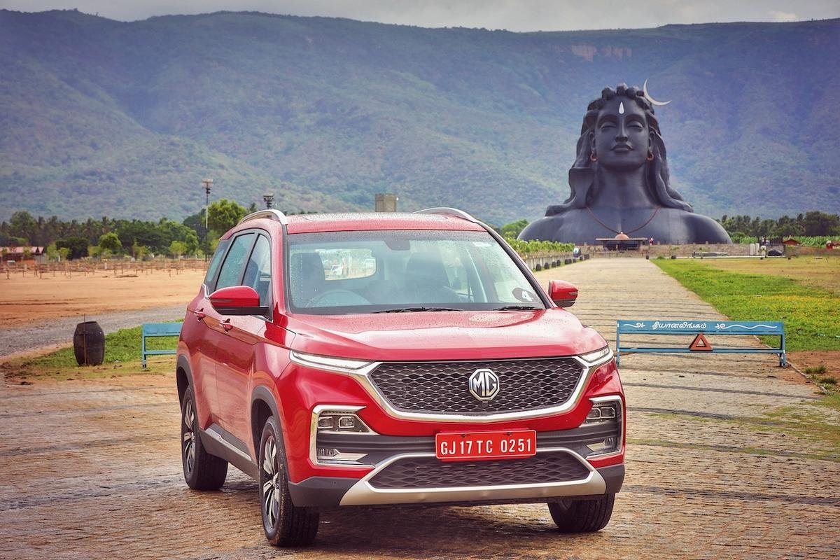 mg hector suv red colour front angle