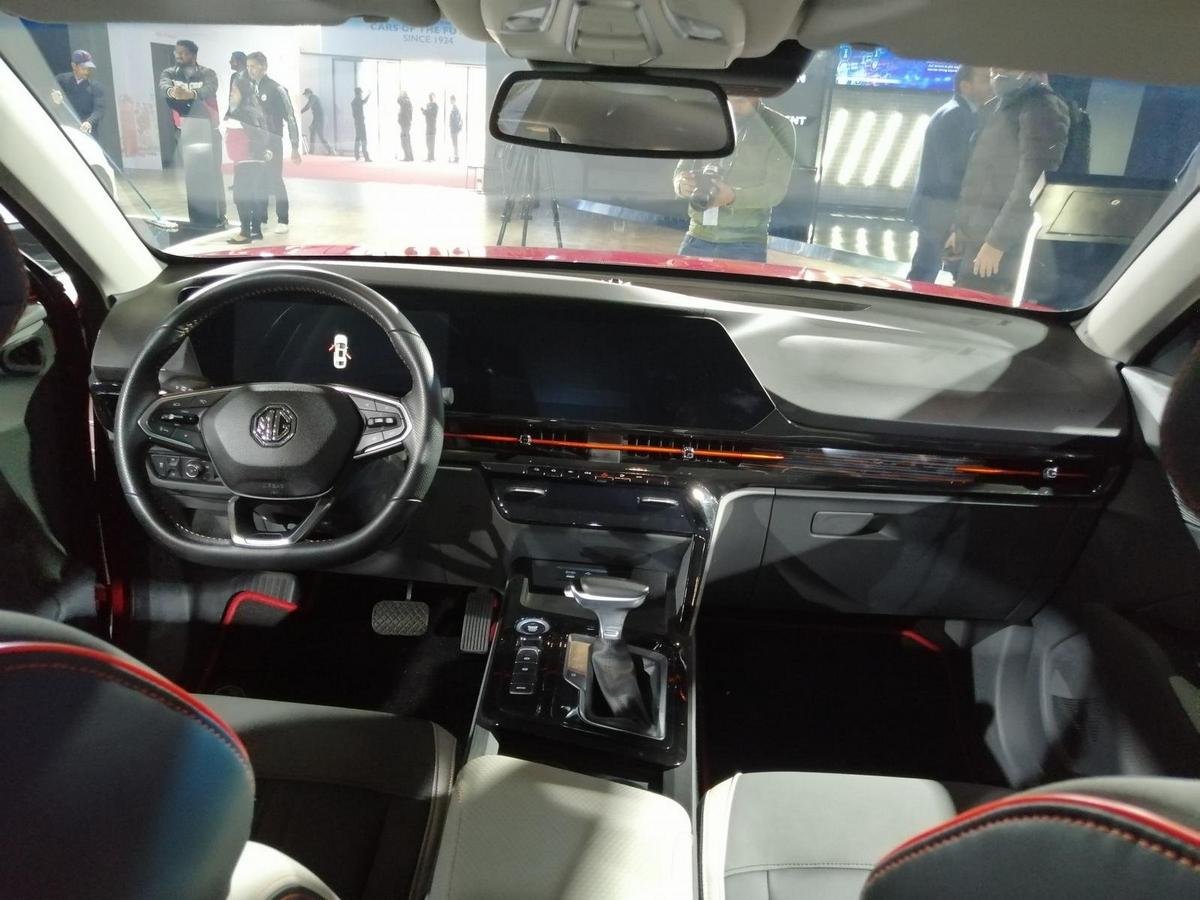 Auto Expo 2020 - MG RC 6 interior