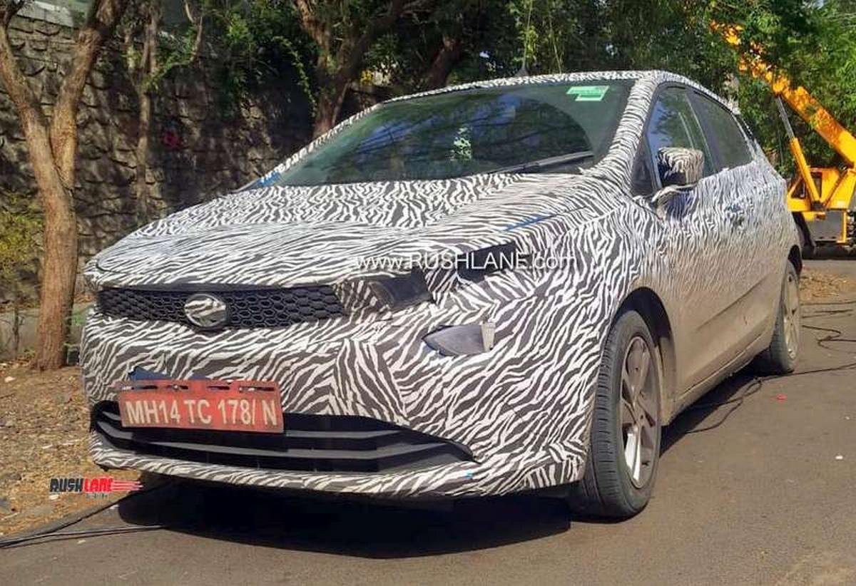 tata altroz bs6 spied front angle