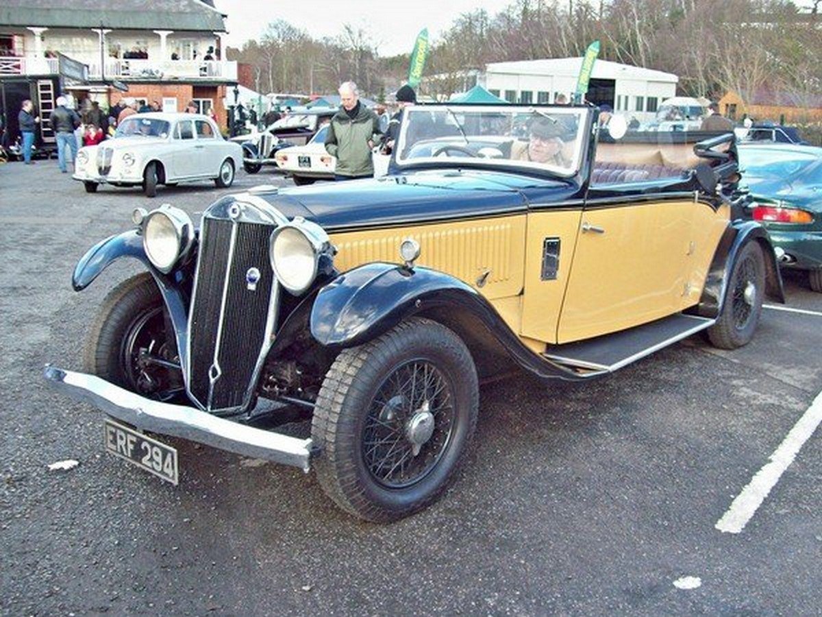 Blue and yellow 1931 Lancia Dilambda angle view