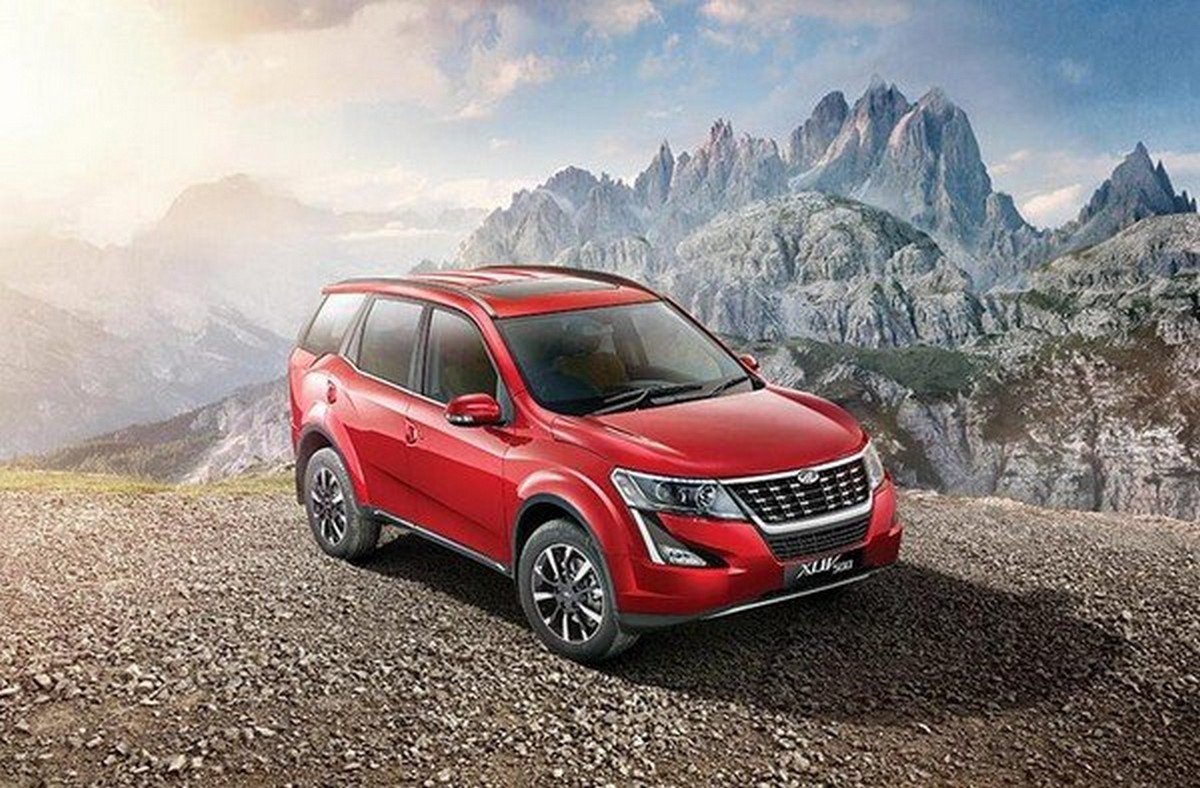 Mahindra XUV500 red color top view