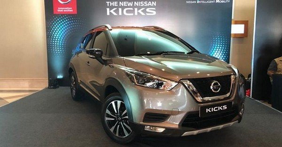 Nissan Kicks ront face at a show f