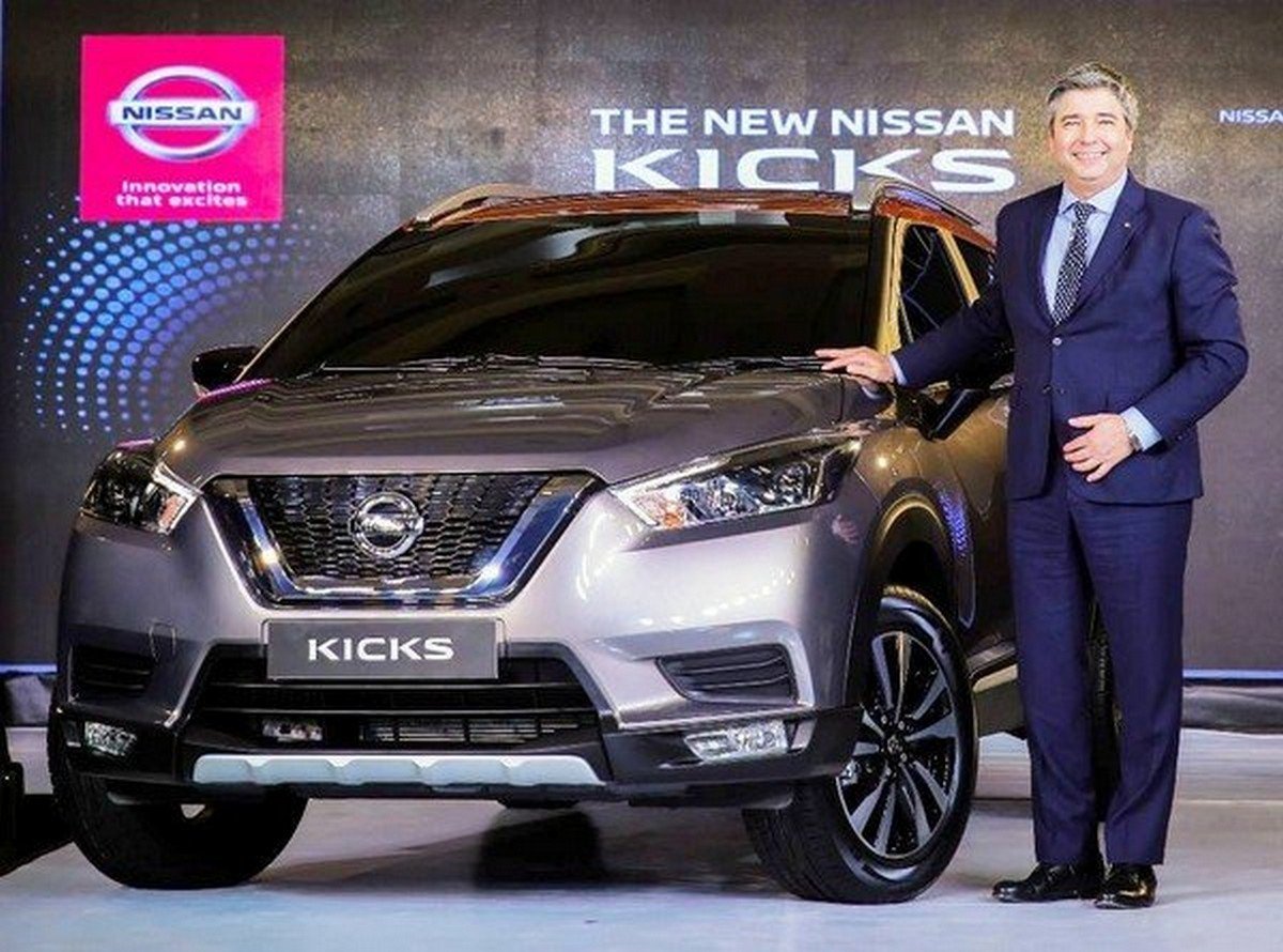 Nissan Kicks at introducing show front face